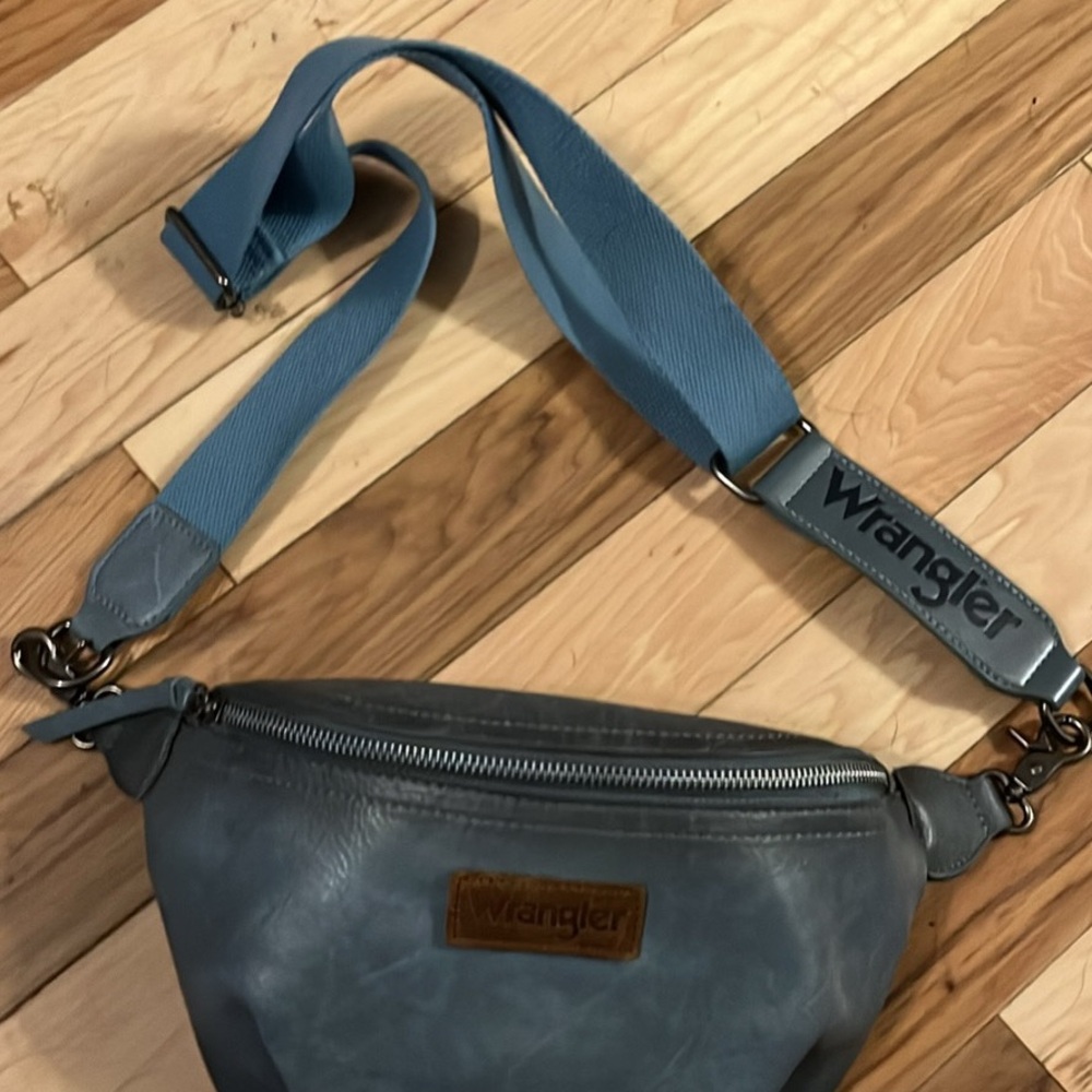 Wrangler sling bag
